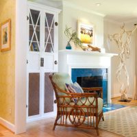 the idea of using a bright room decor in retro photo style