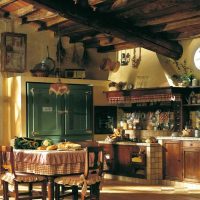 un exemple de l'application du style russe dans une photo d'appartement intérieur lumineux