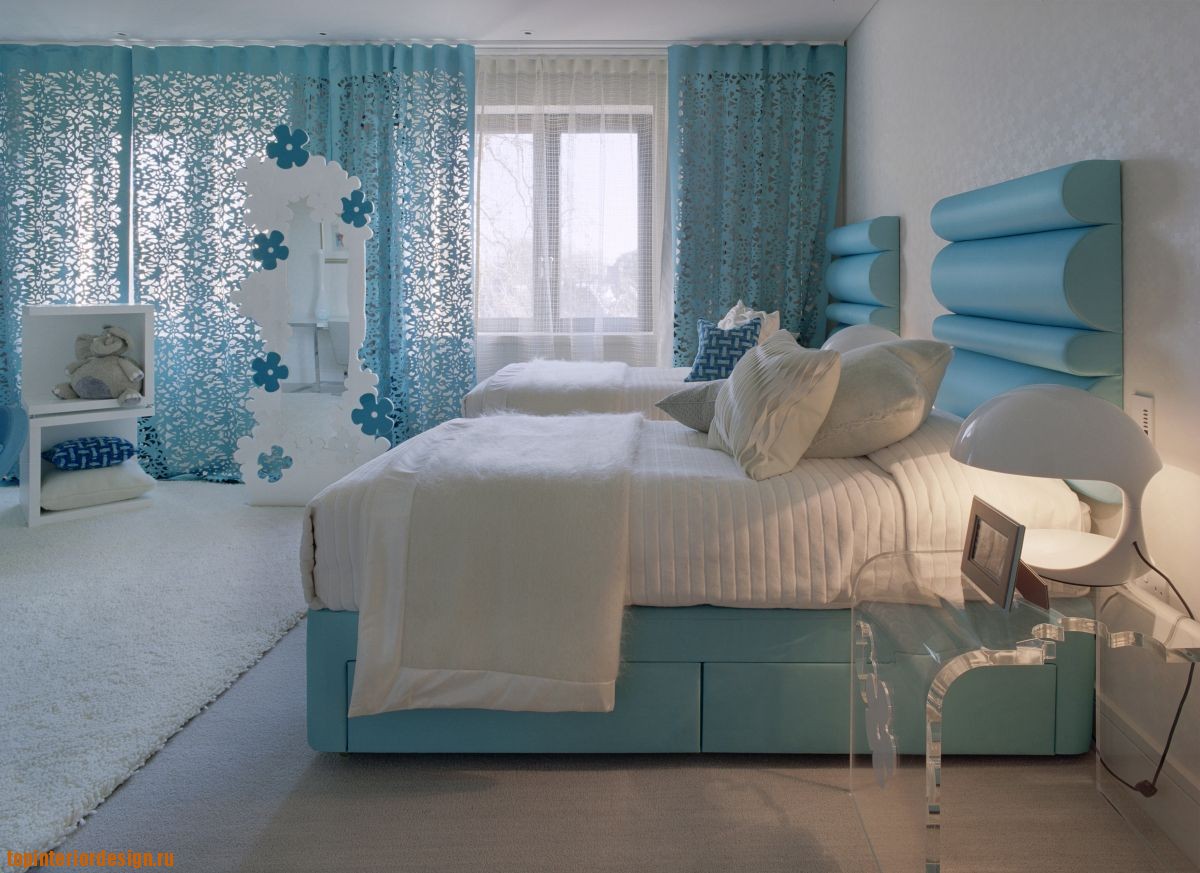 the idea of ​​using an unusual blue color in the style of an apartment