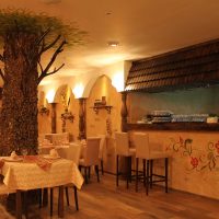 possibilité d'utiliser le style russe dans une salle lumineuse intérieure