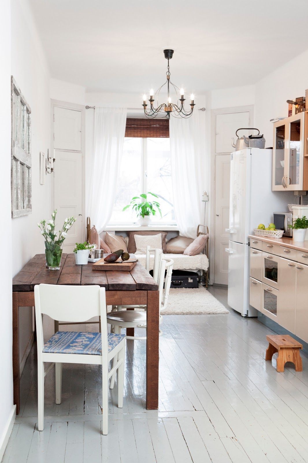 idea of bright design of a small room