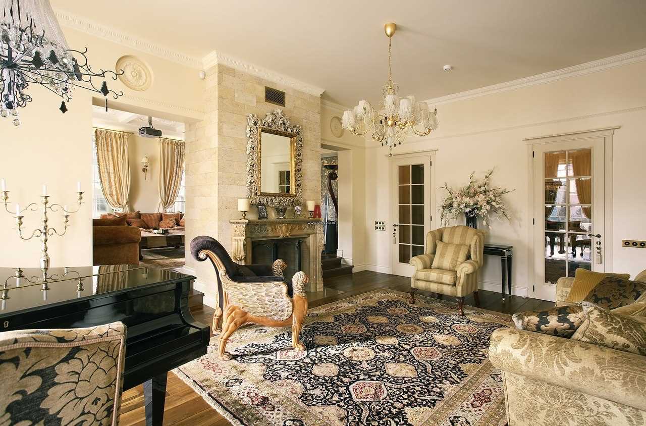 un exemple d'utilisation du style russe dans un intérieur de pièce lumineuse