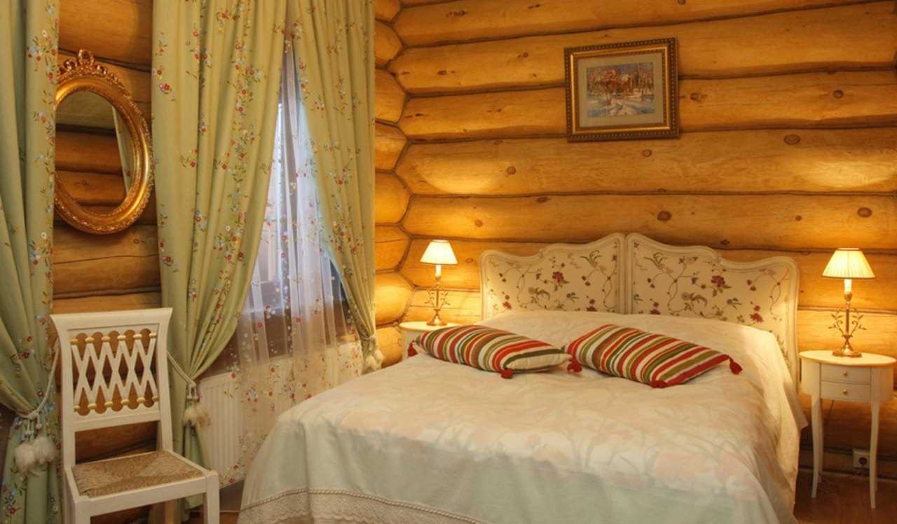 Un exemple d'utilisation du style russe dans une conception de pièce inhabituelle