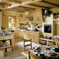 l'idée d'appliquer le style russe dans une photo d'appartement lumineux