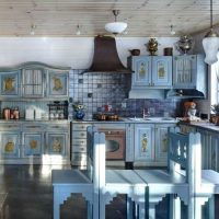 Exemple d'utilisation du style russe dans un appartement lumineux