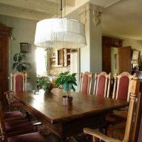 un exemple d'utilisation du style russe dans une image de pièce de design inhabituel