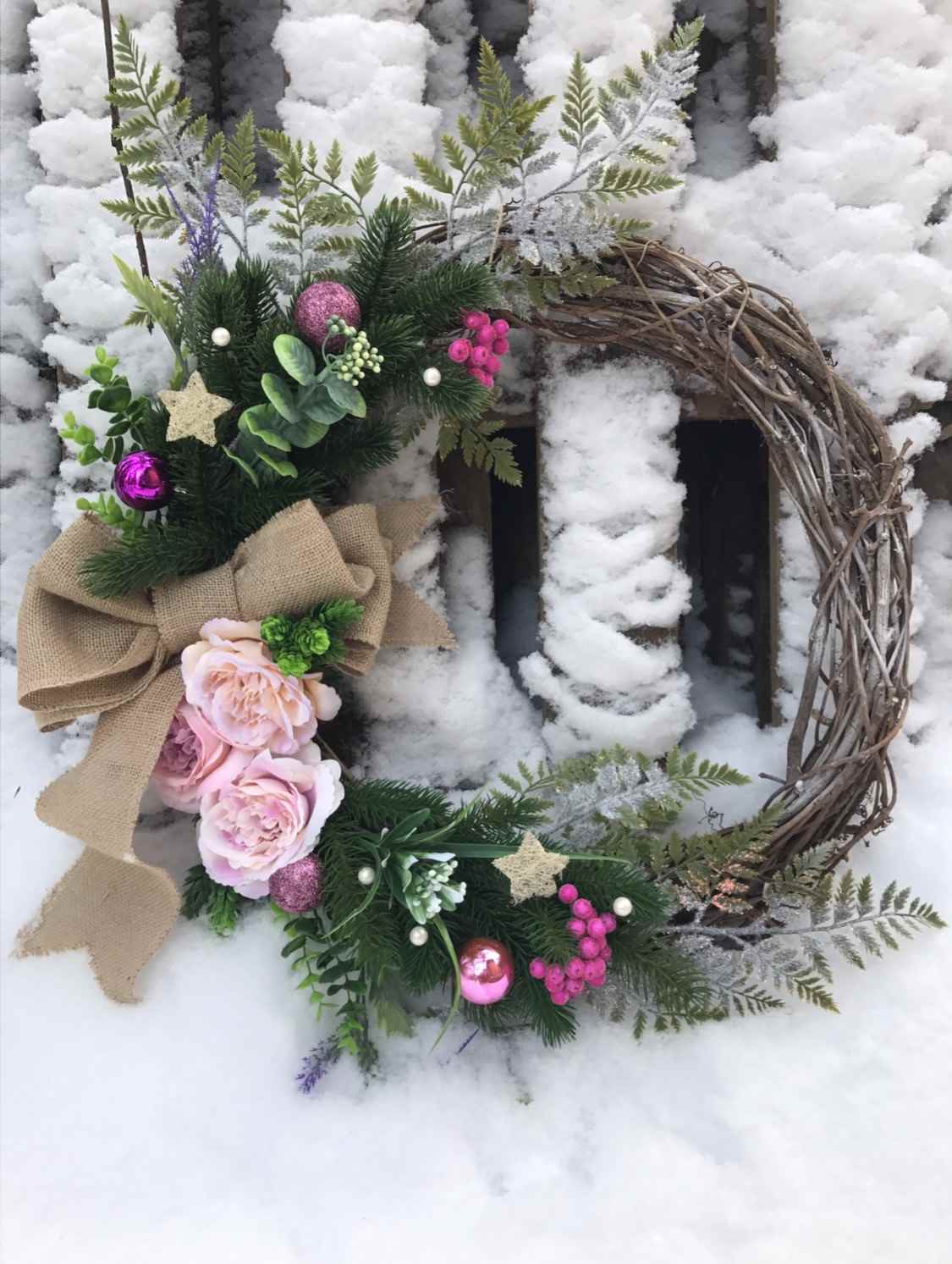 do-it-yourself idea of using a light New Year wreath design