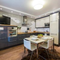 idée d'un intérieur de cuisine lumineux 13 m² photo