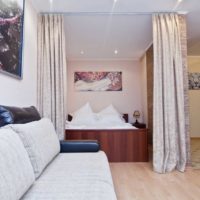 exemple d'une photo de chambre à coucher de salon de style léger