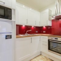 Cuisine de 5 m2 avec un tablier lumineux