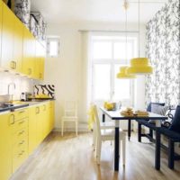the idea of using light yellow in the interior of the apartment photo