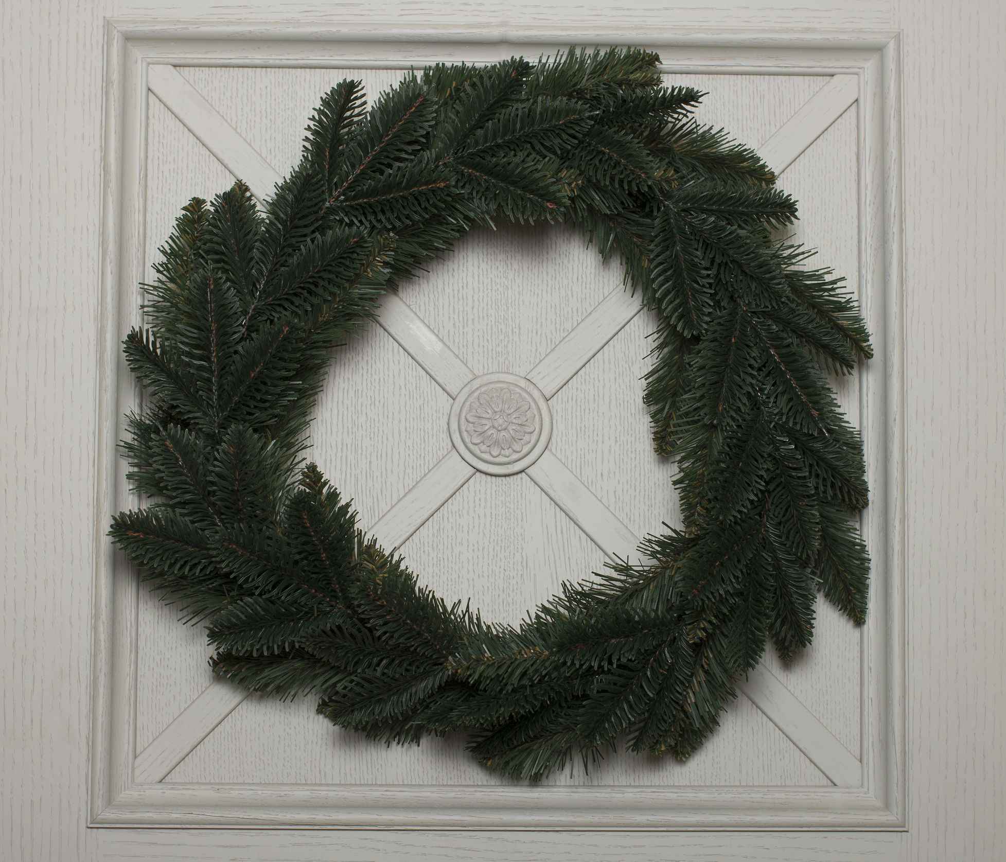 do-it-yourself idea of using a light New Year wreath style