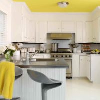 idea of using unusual yellow color in the interior of the apartment picture