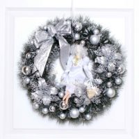 do-it-yourself version of a light New Year wreath style picture