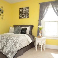 the idea of using beautiful yellow in the decor of the room photo