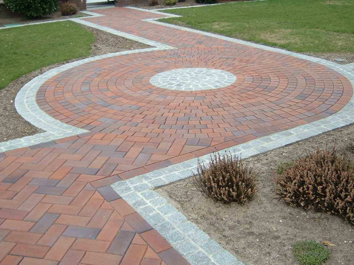 the idea of using bright garden paths