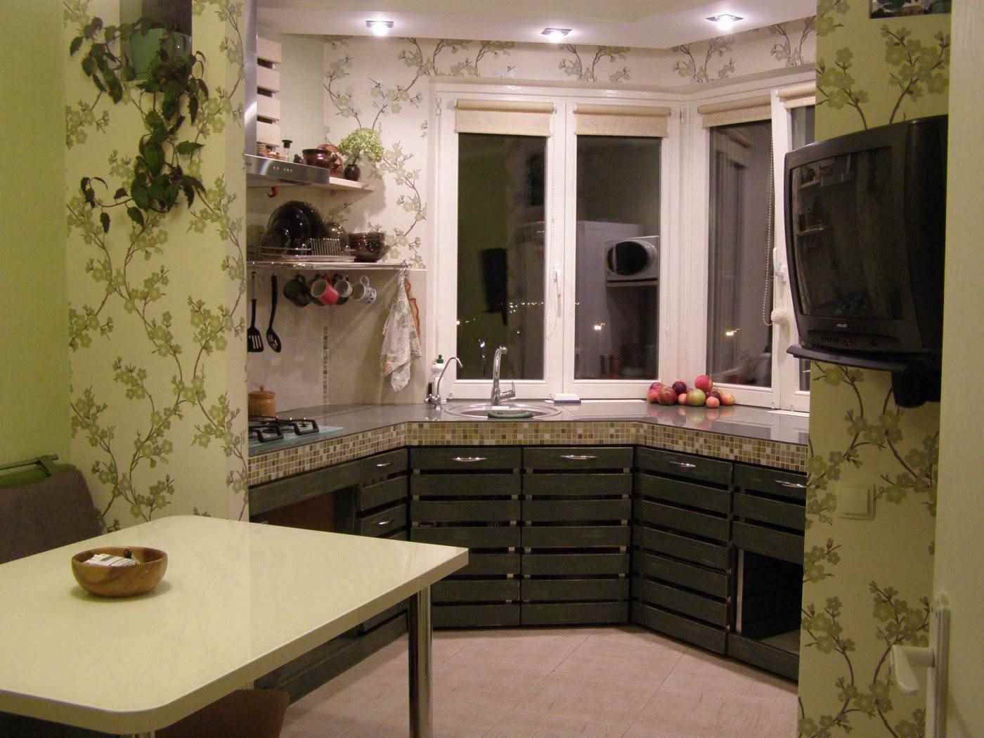 l'idée d'un intérieur de cuisine lumineux de 13 m2