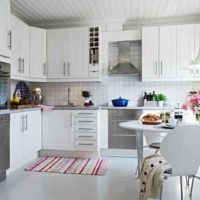 variante de conception de cuisine légère 13 m² image