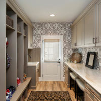 design moderne du couloir dans l'appartement