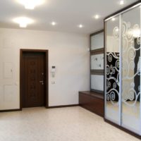 design moderne d'un couloir spacieux