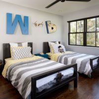 pépinière pour une fille et un intérieur de garçon