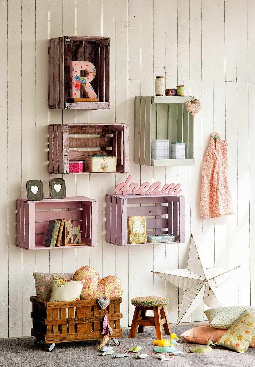 idea of a bright decor of shelves
