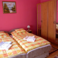 Lits jumeaux dans la chambre à coucher 12 carrés