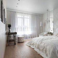 Intérieur de la chambre blanche comme neige 12 m²