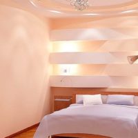 Niches originales avec éclairage à l'intérieur de la chambre 12 m²