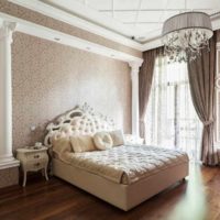 Un exemple de décoration lumineuse d'un décor mural dans la photo de la chambre