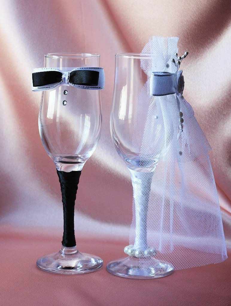 An example of a vivid style design for wedding glasses