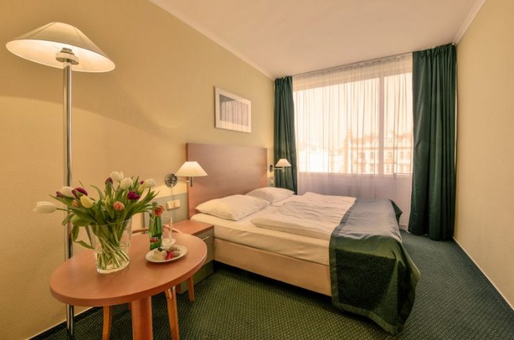 Conception d'une chambre de 12 carrés dans une nuance de tons verts