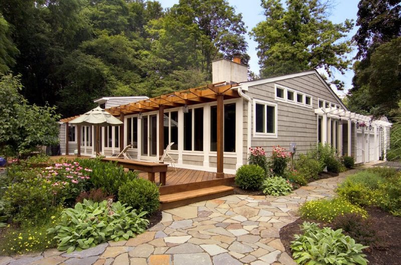 Design d'intérieur avec des fleurs et des arbustes