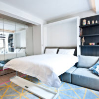 Lit pliant à l'intérieur de la chambre