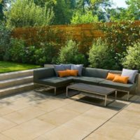 Meubles rembourrés sur la zone de loisirs