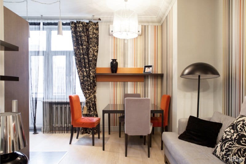 Couleurs noires et orange dans le design d'une cuisine moderne