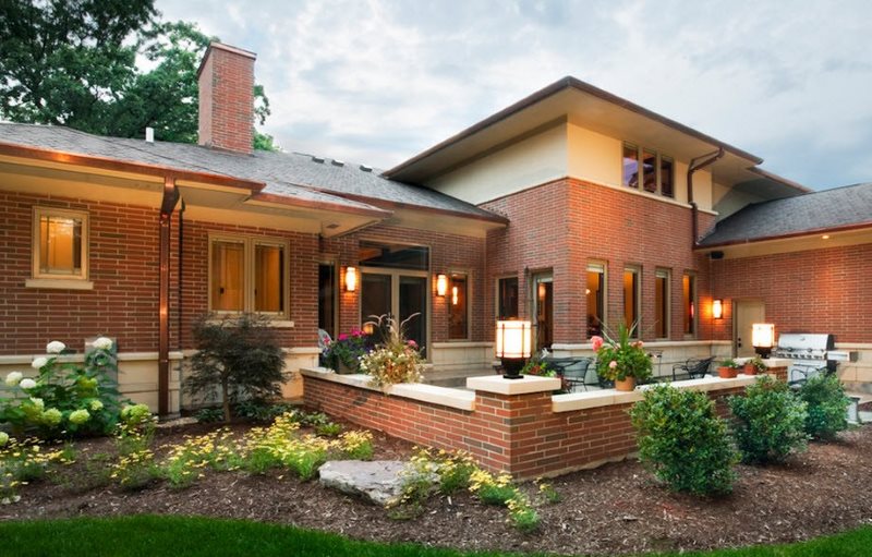 Belle illumination nocturne de la cour