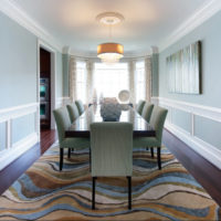 Design of a living room with wall decoration moldings