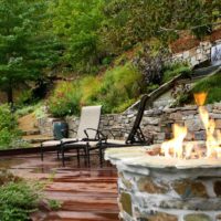 Feu dans l'aire de repos du soir