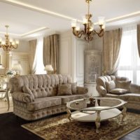 Plancher de bois sombre dans la conception du salon