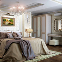 Moulures d'armoires dans la chambre des époux