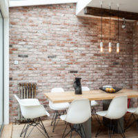 Brick wall decoration in the dining area of the kitchen