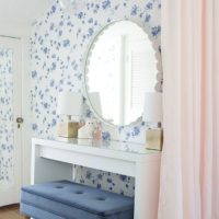 White wallpaper with blue flowers in the girl’s bedroom