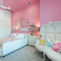 Pink walls with ceiling transition in the children's room