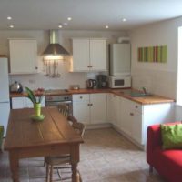 Conception de cuisine d'une maison privée avec une chaudière à gaz