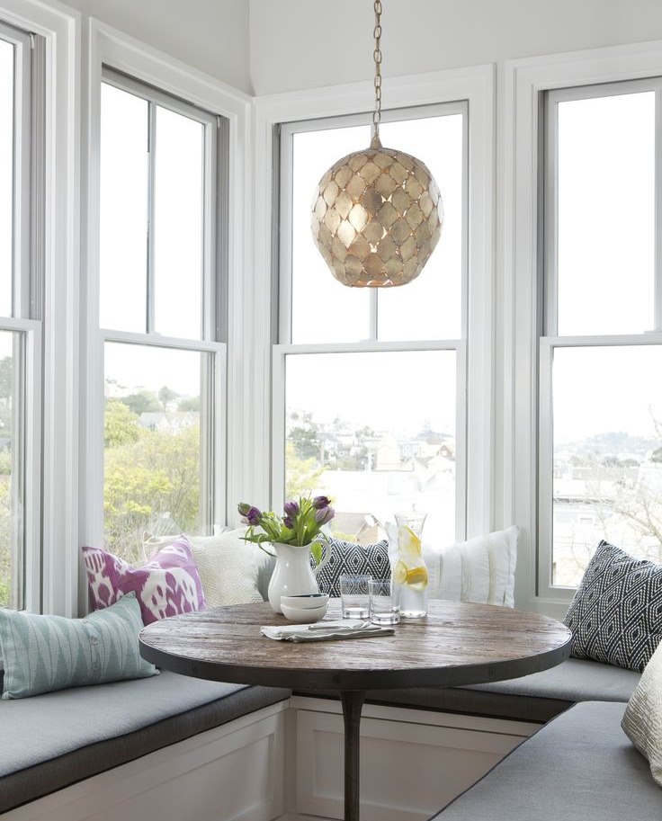 Aménagement d'une petite salle à manger dans le pays