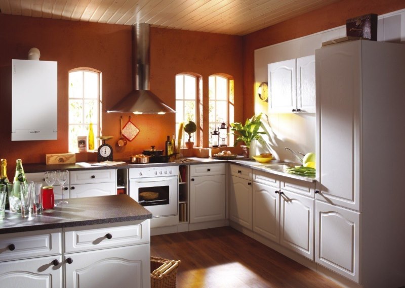 L'attribution d'une chaudière à gaz à l'intérieur de la cuisine