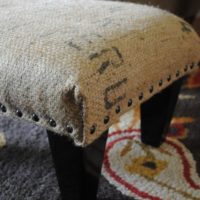 Tabouret en toile de jute rugueux