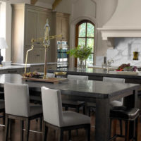 Pierre et métal dans la conception de la cuisine