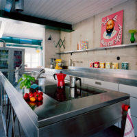 Stainless steel in the interior of the kitchen